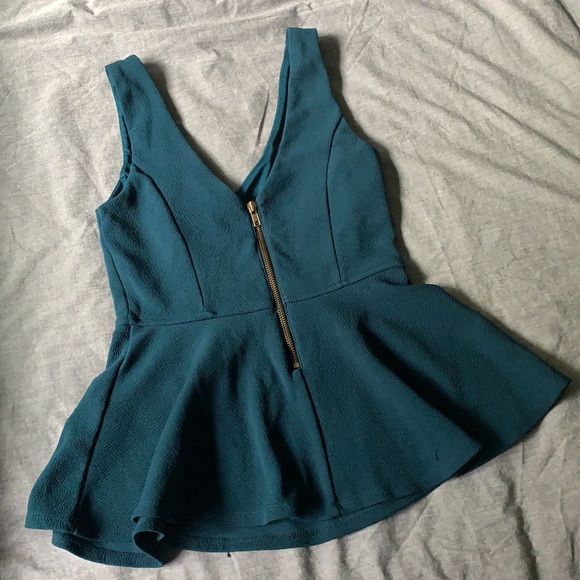 Forever 21 emerald peplum top - Picture 2 of 4